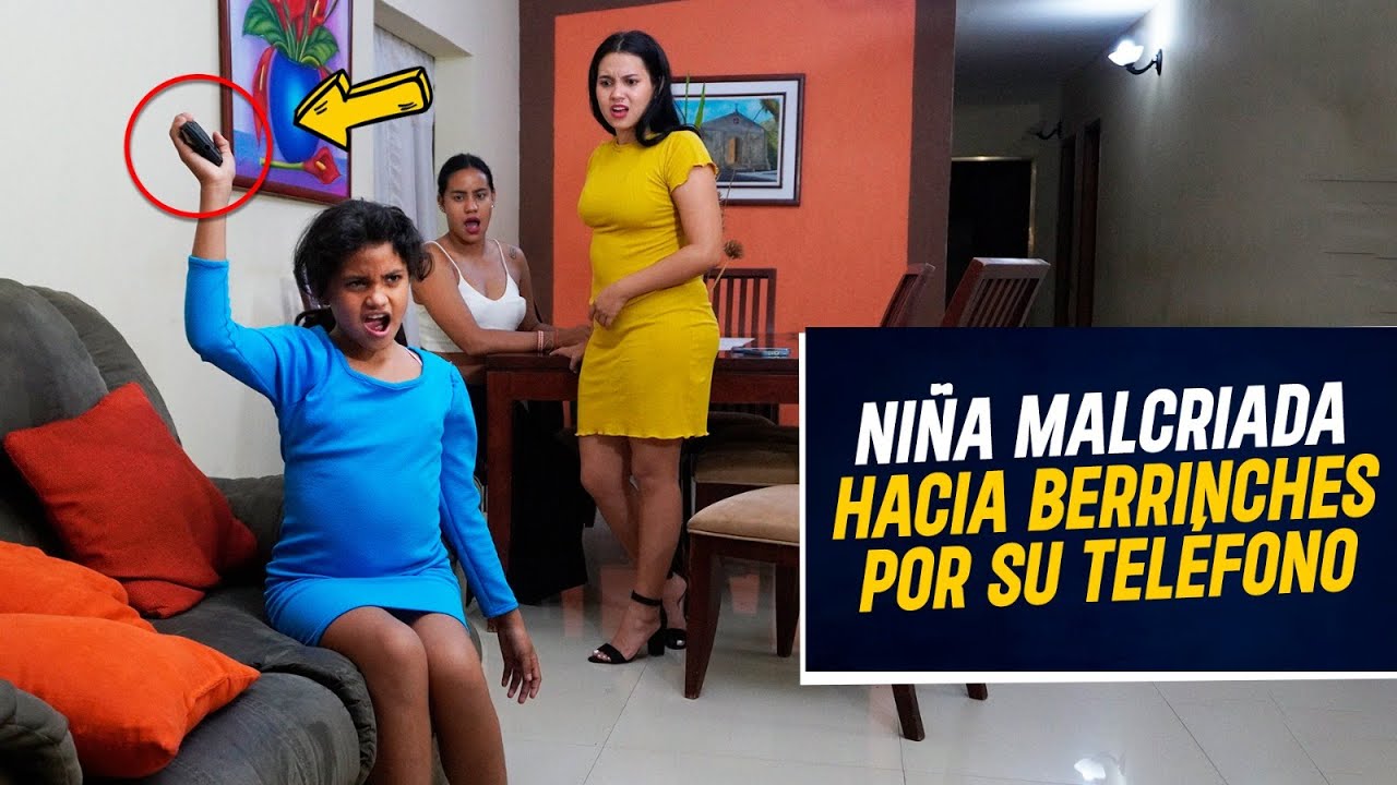 Niña malcriada hacía berrinches por su teléfono | Madre no controlaba berrinche por el celular