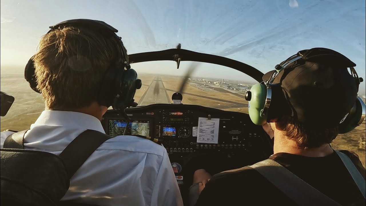 VFR approach into Cape Town International in the Sling 2