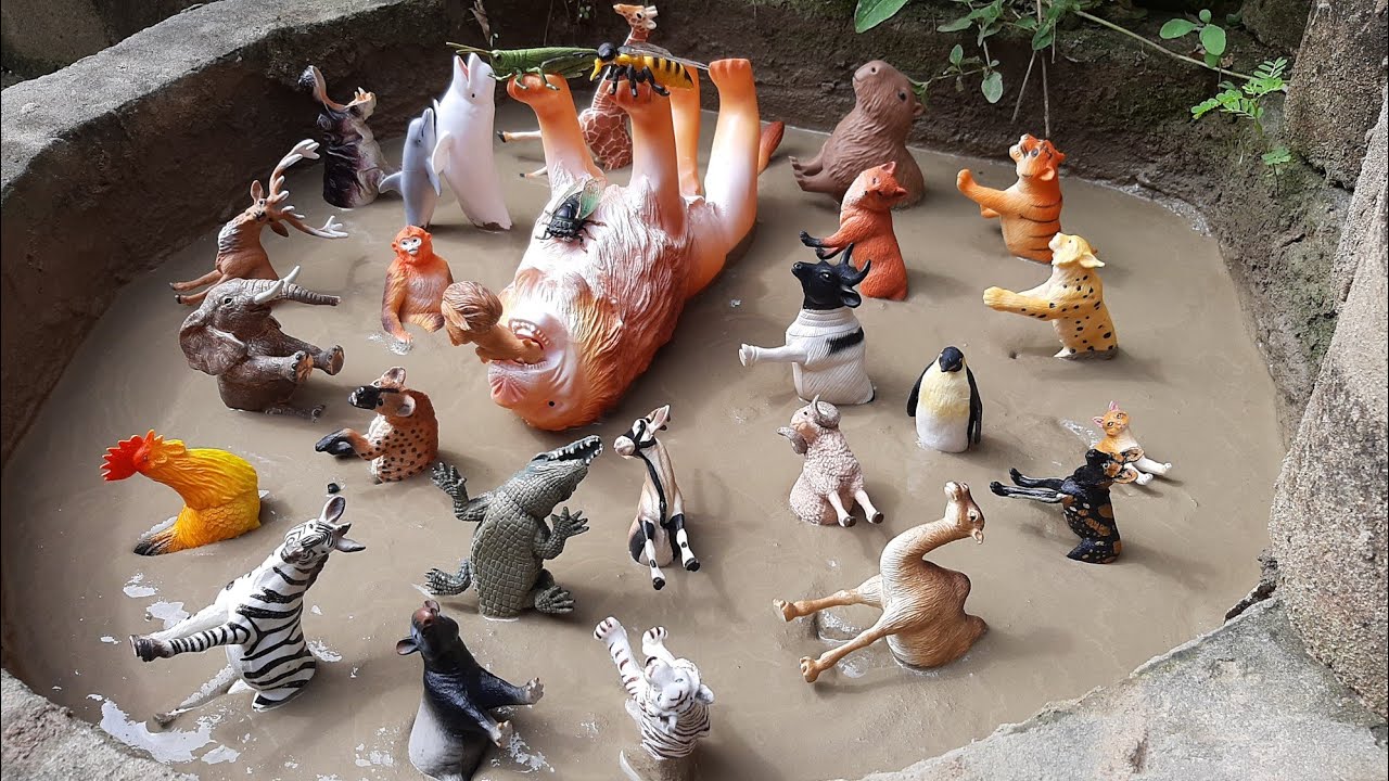 Animais de Plástico Presos na Lama Esquilo Cervo Ovelha Vaca Crocodilo Vespa Macaco Hipopótamo