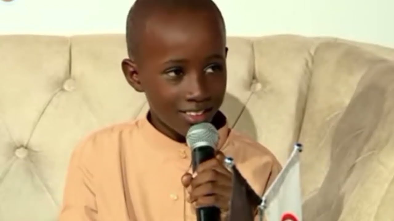 الطفل السنغالي المعجزة #ديغين_بادارا يقرأ من جديد ويبهر لجنة التحكيم كعادته في مزامير داوود الدولية