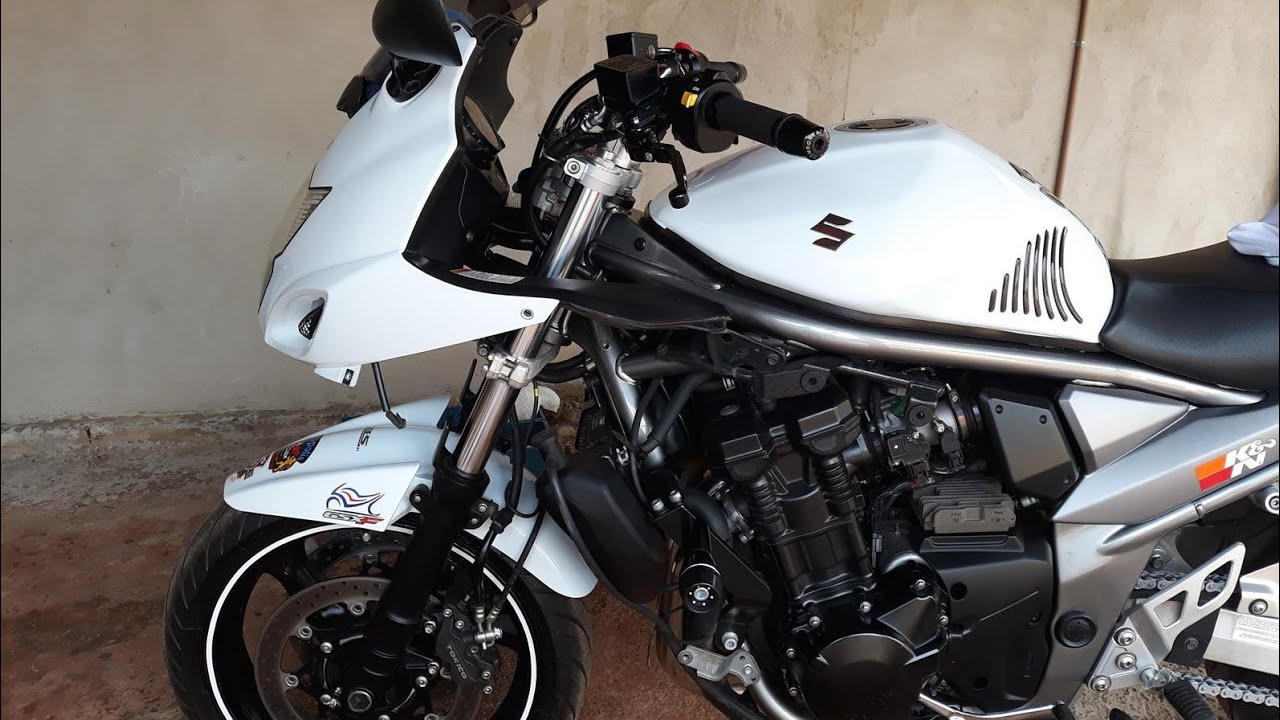 Suzuki GSX1250FA - Retirando as carenagens laterais