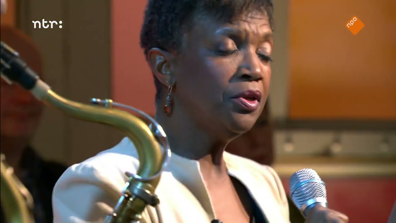 Artvark Saxophone Quartet & Claron McFadden - Who are you? (comp. R. Delfos)