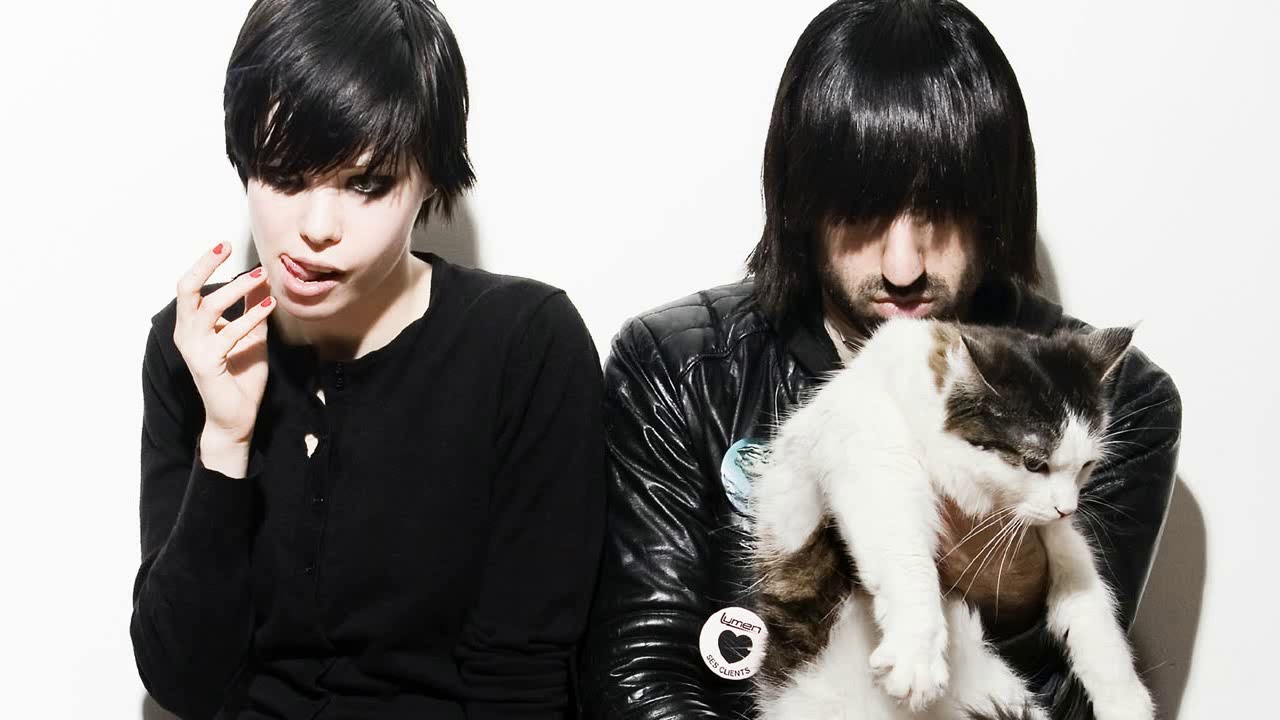 Crystal Castles - Untrust Us (Cover)