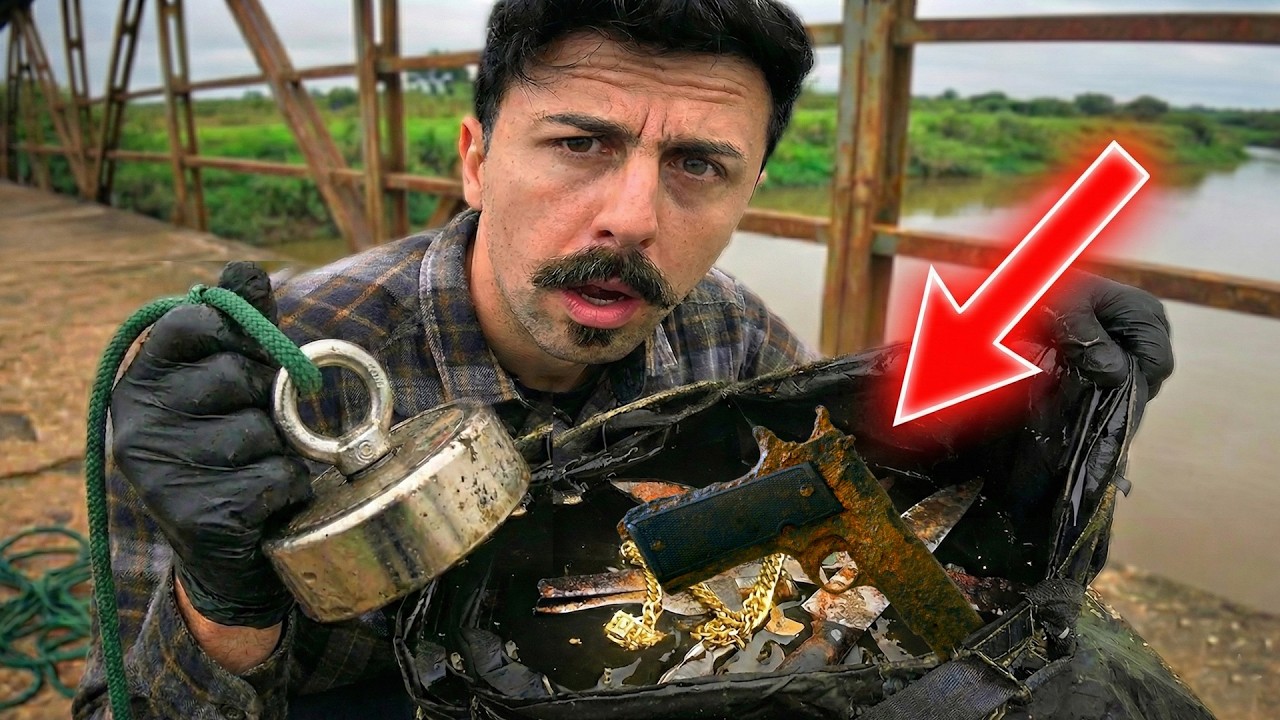 Achei uma BOLSA dentro do rio e olha o que Tinha DENTRO ( Pesca Magnética)