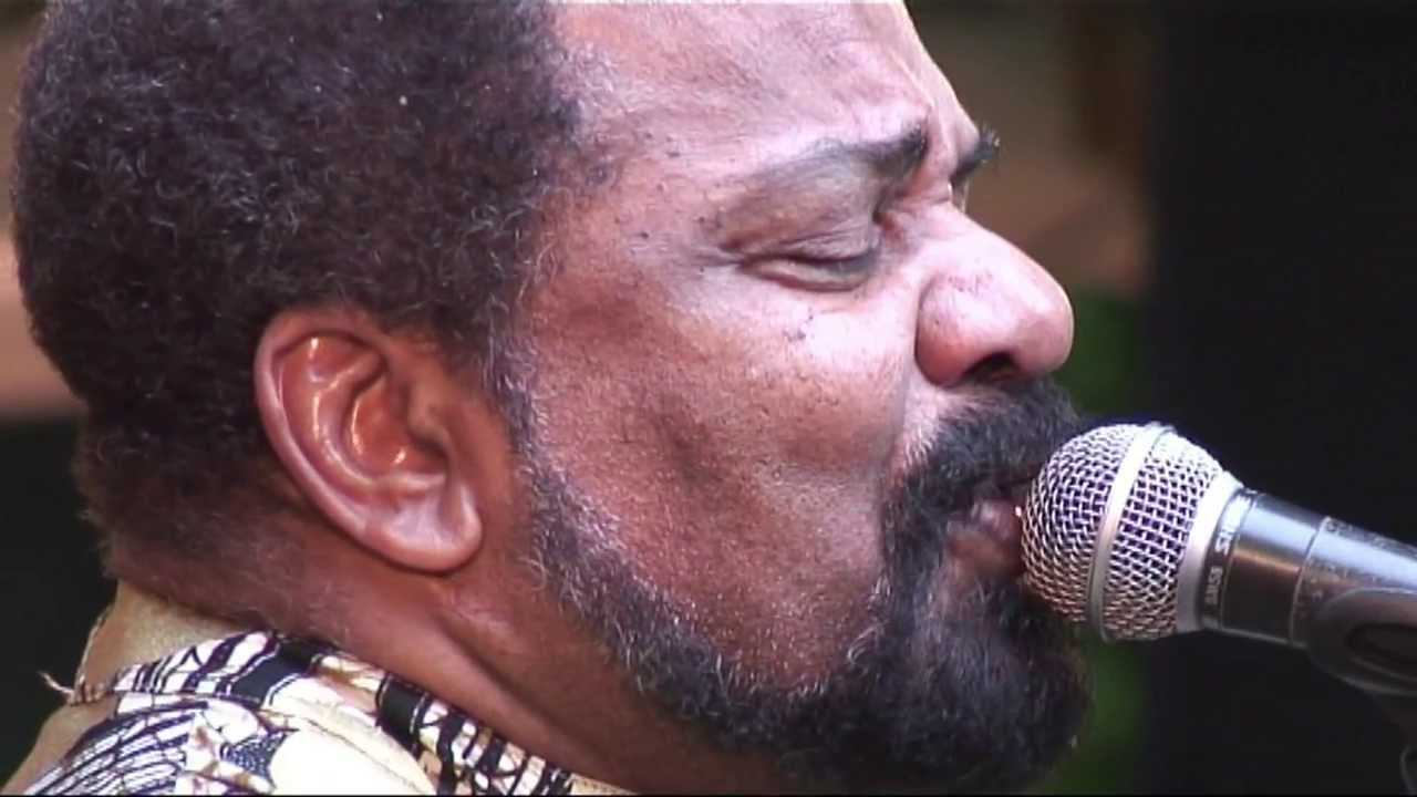 Bonga - 10 - LIVE at Afrikafestival Hertme 2007