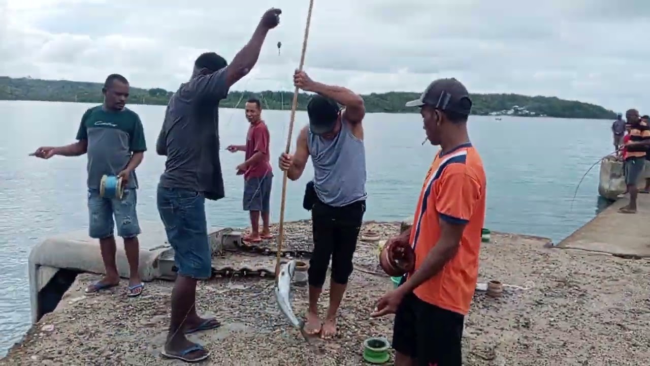 mancing di pelabuhan ferry Geser. #salamstrike #fish #fishinglife #ikan #mancing #nature #nelayan