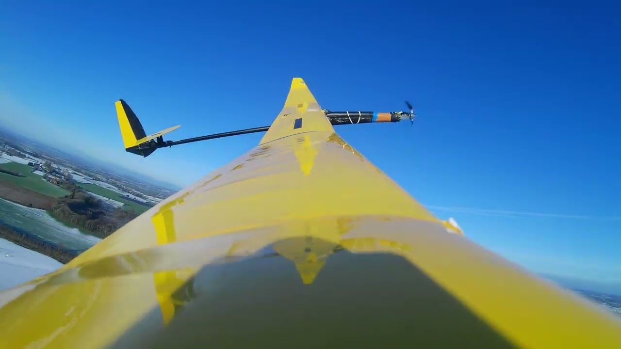 Flying Over snow : Big Yellow 3.5m Rc Glider  4/4