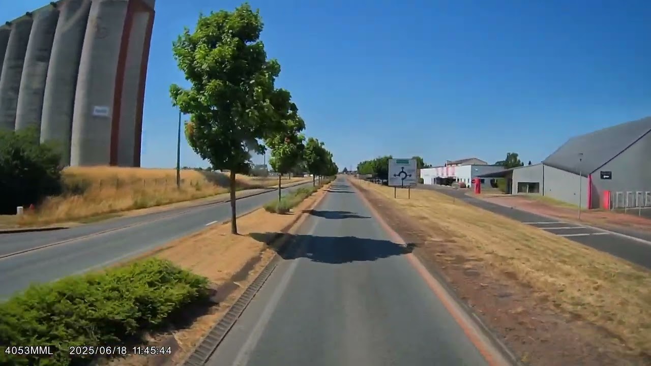 Route D910, Naintré, Commune en France, 11:38 am, 18.06.2025