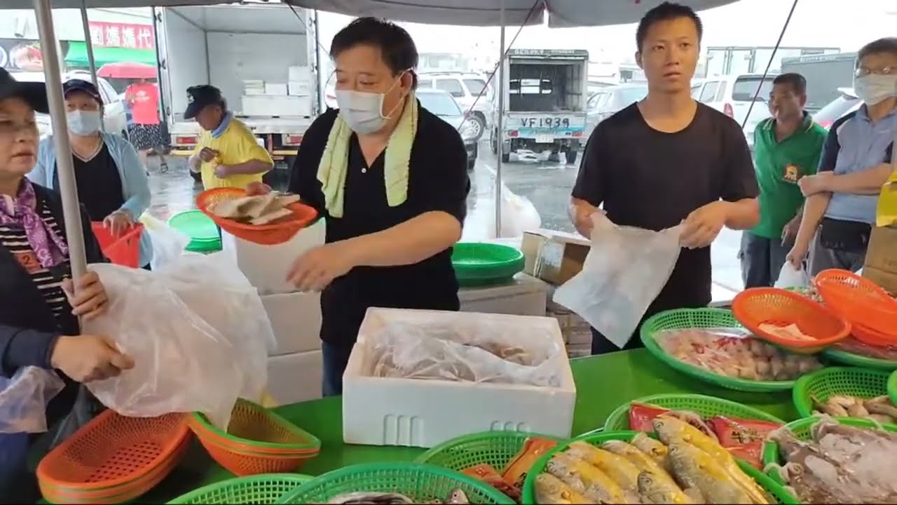 高雄蚵仔寮興爸客海鮮叫賣