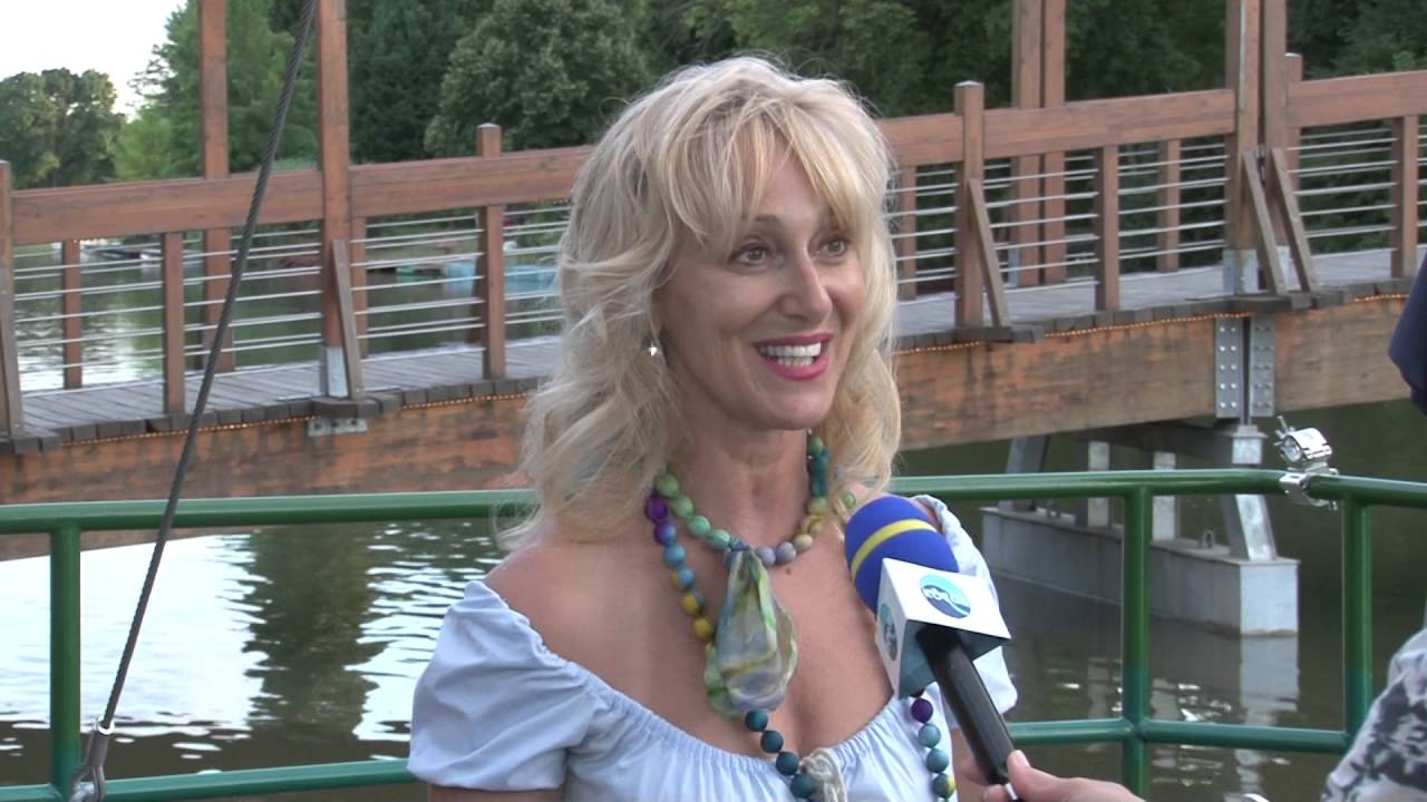 Szarvasi Vízi Színház - Júlia nem akar a földön járni