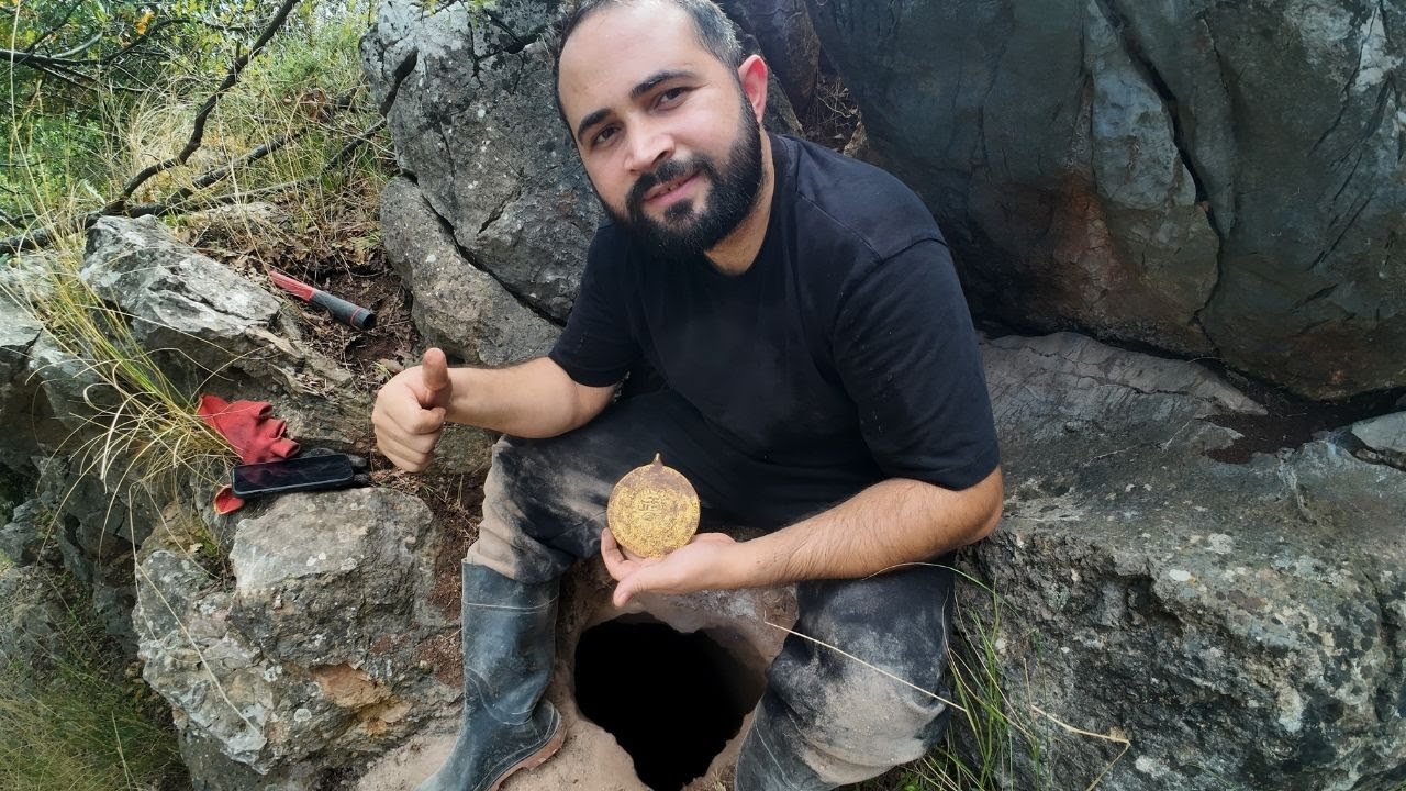 Eski Manastırın Etrafına Gizlenmiş Muhteşem Defineyi Bulduk !!