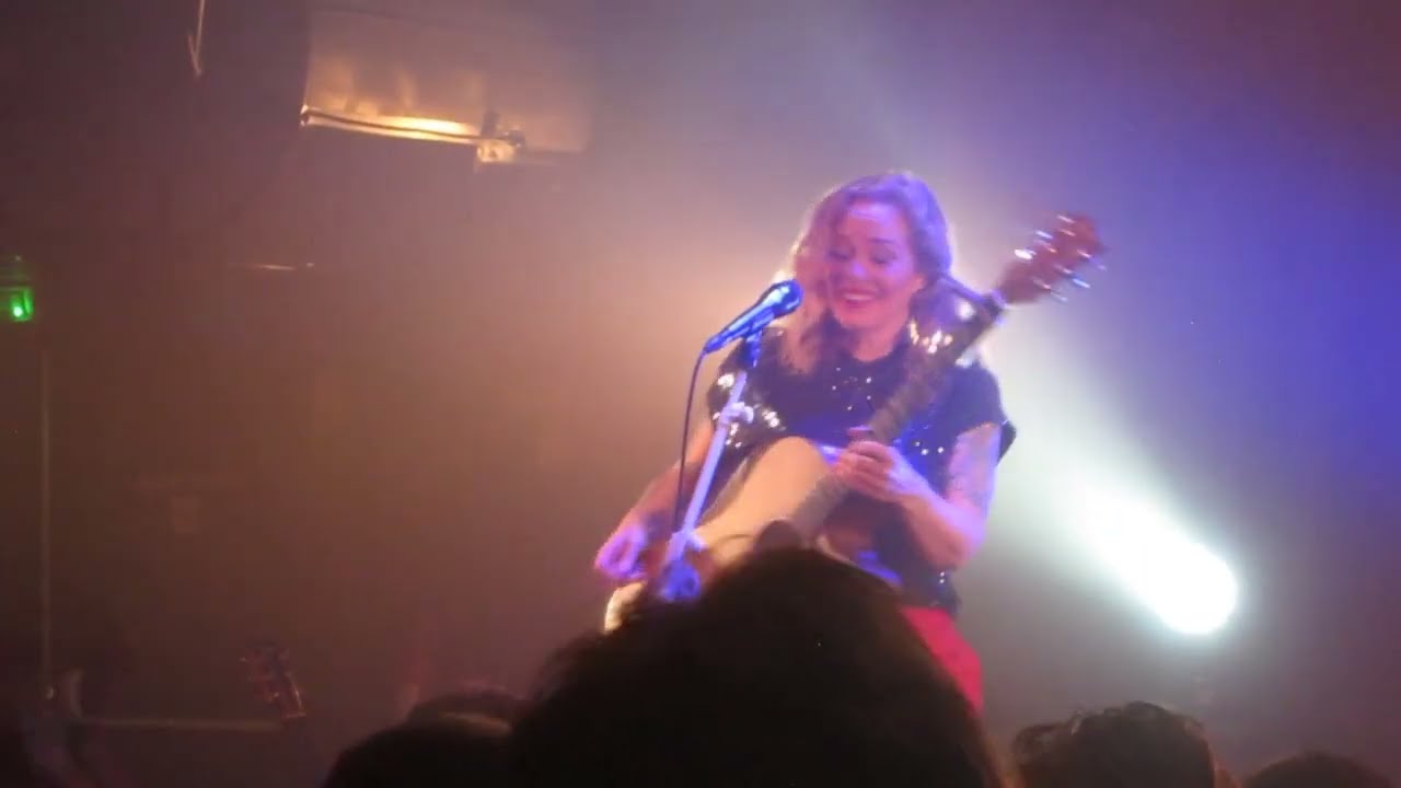 ANNEKE VAN GIERSBERGEN - Hurricane (Part II) - Live @ Paris - Petit Bain (04/2022)