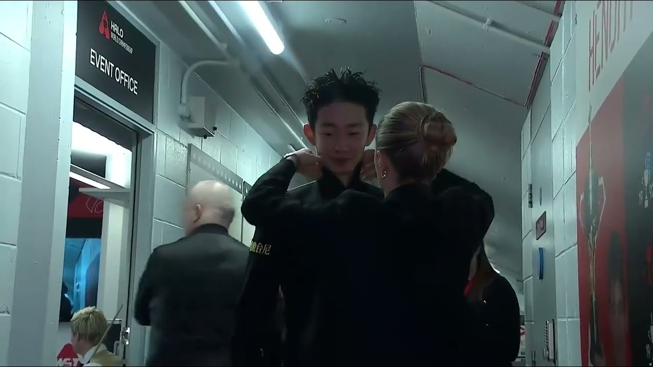 Shy Smile Moment 😊 Ref Fixes Wu's Tie#Snooker