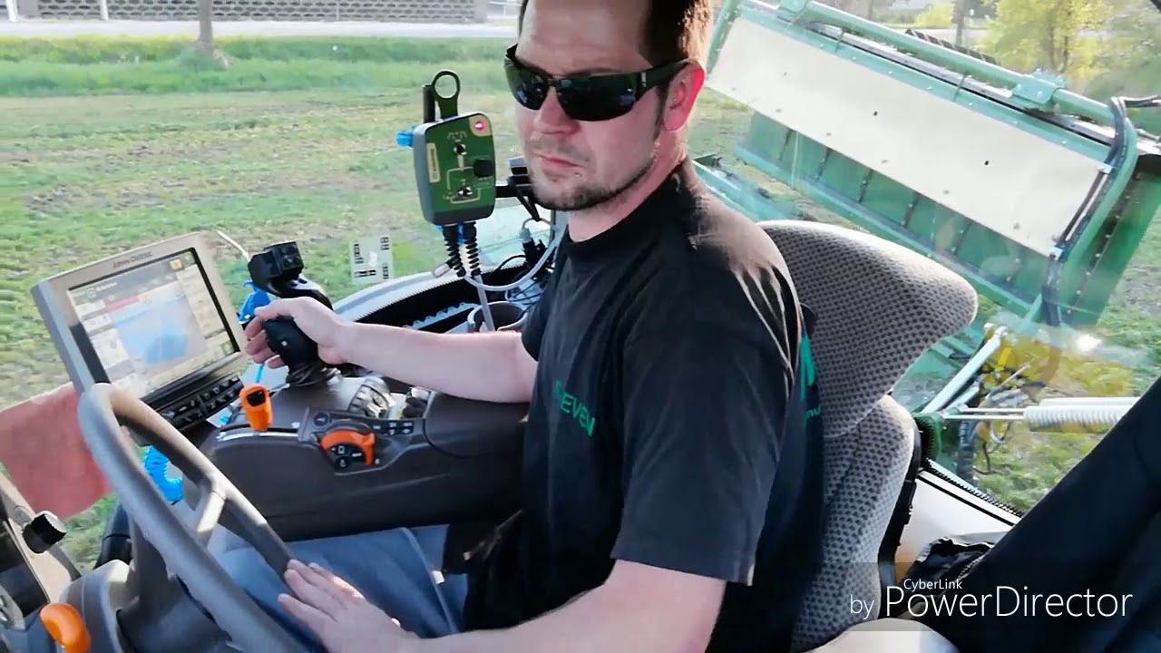 Cabine-view John deere 6195R beim mähen