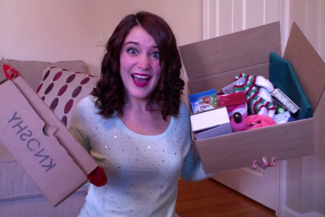 Knoshy Unboxing + HUGE HOLIDAY GIVEAWAY [CLOSED]