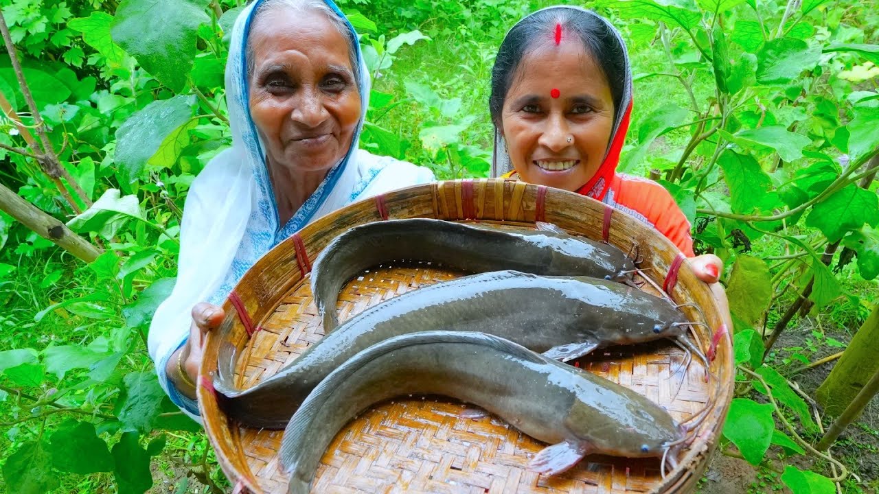 মাটির হাড়িতে ভাতের মধ্যে মাগুর মাছ সেদ্ধ রান্না | village style magur mach recipe | villfood recipes