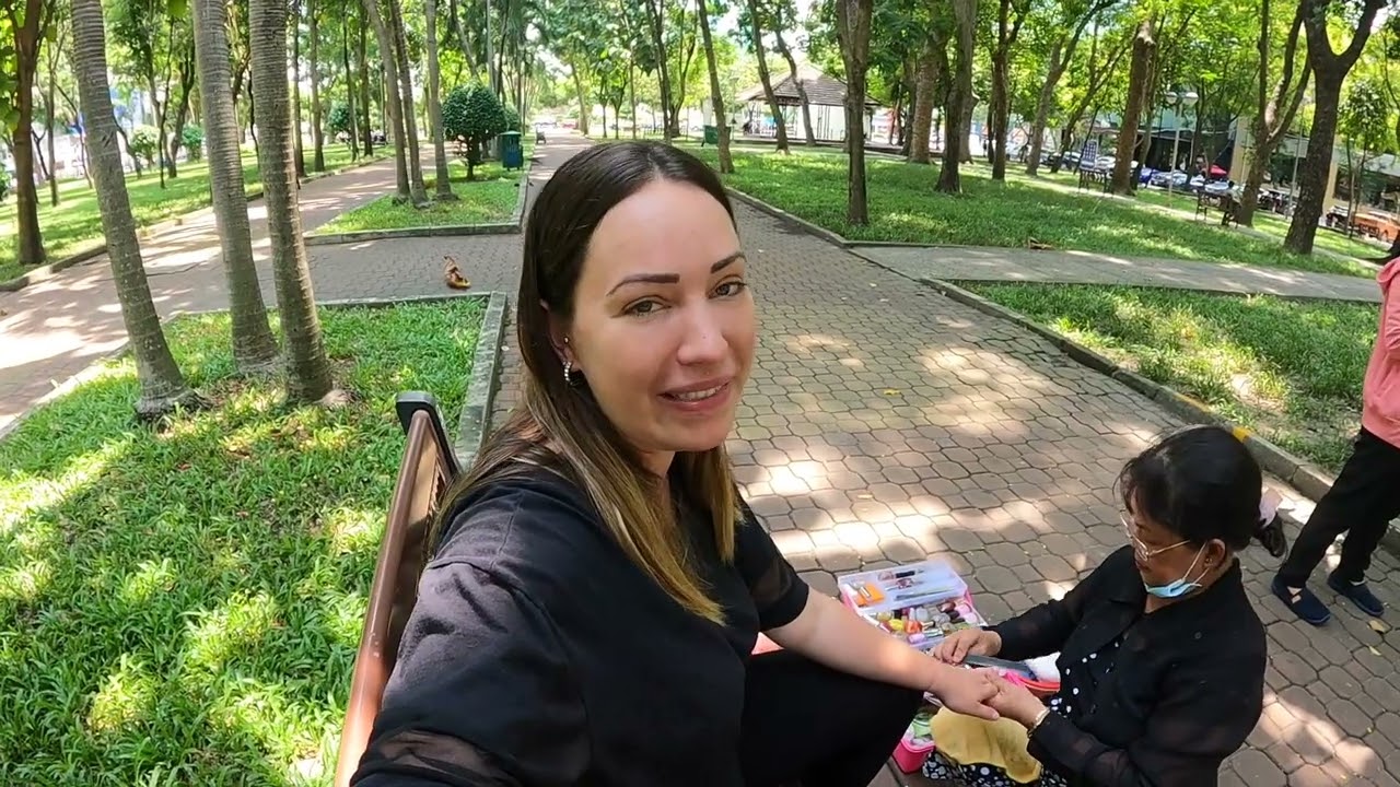 I GOT SCAMMED in Vietnam by this old lady? 🇻🇳 *Street Manicure in Saigon*