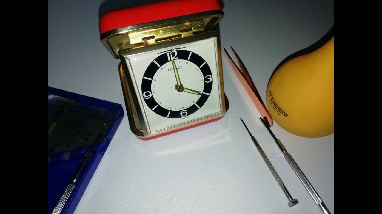 Vintage Seiko travel alarm clock. Regulator repair.