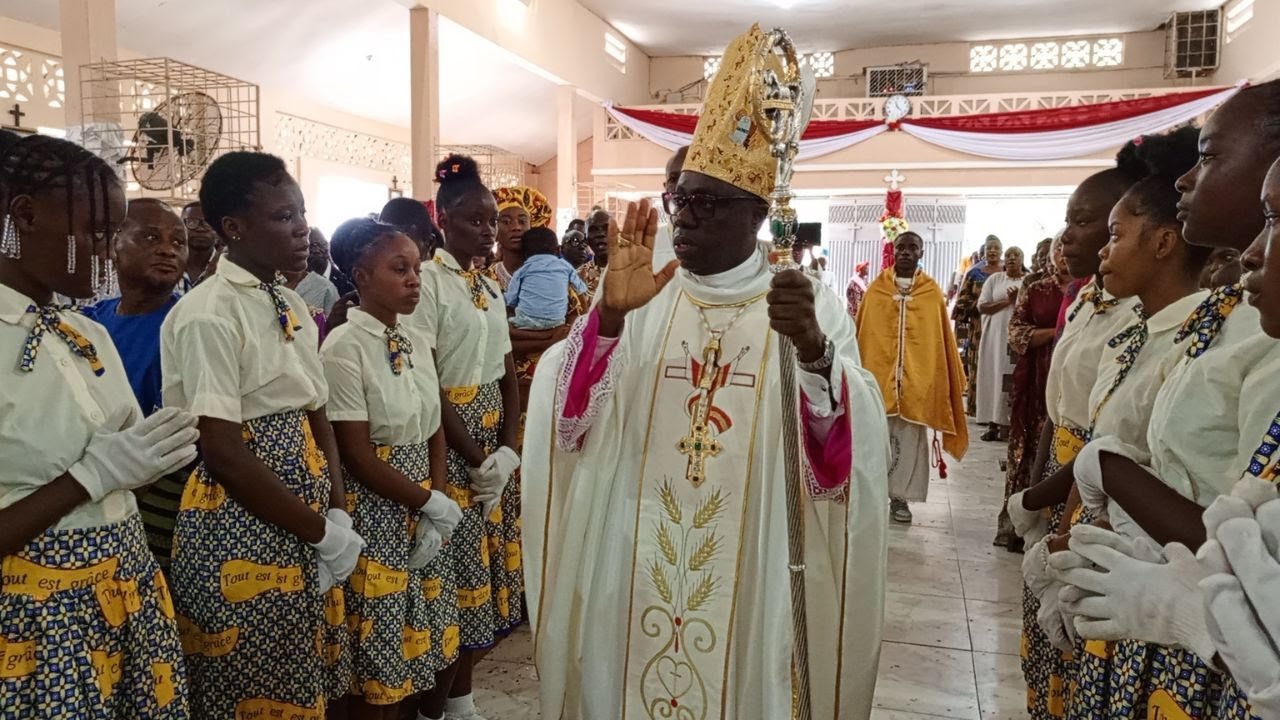 MESSE DE LA RÉSURRECTION DU SEIGNEUR PRESIDEE PAR L'ARCHEVËQUE MGR ABEL LILUALA