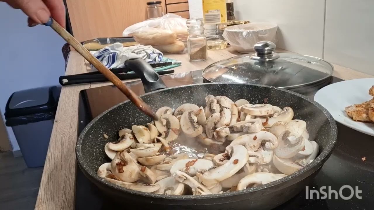 U Evíka v kuchyni  5/26  Vepřový plátek  se žampiony a rýží 
