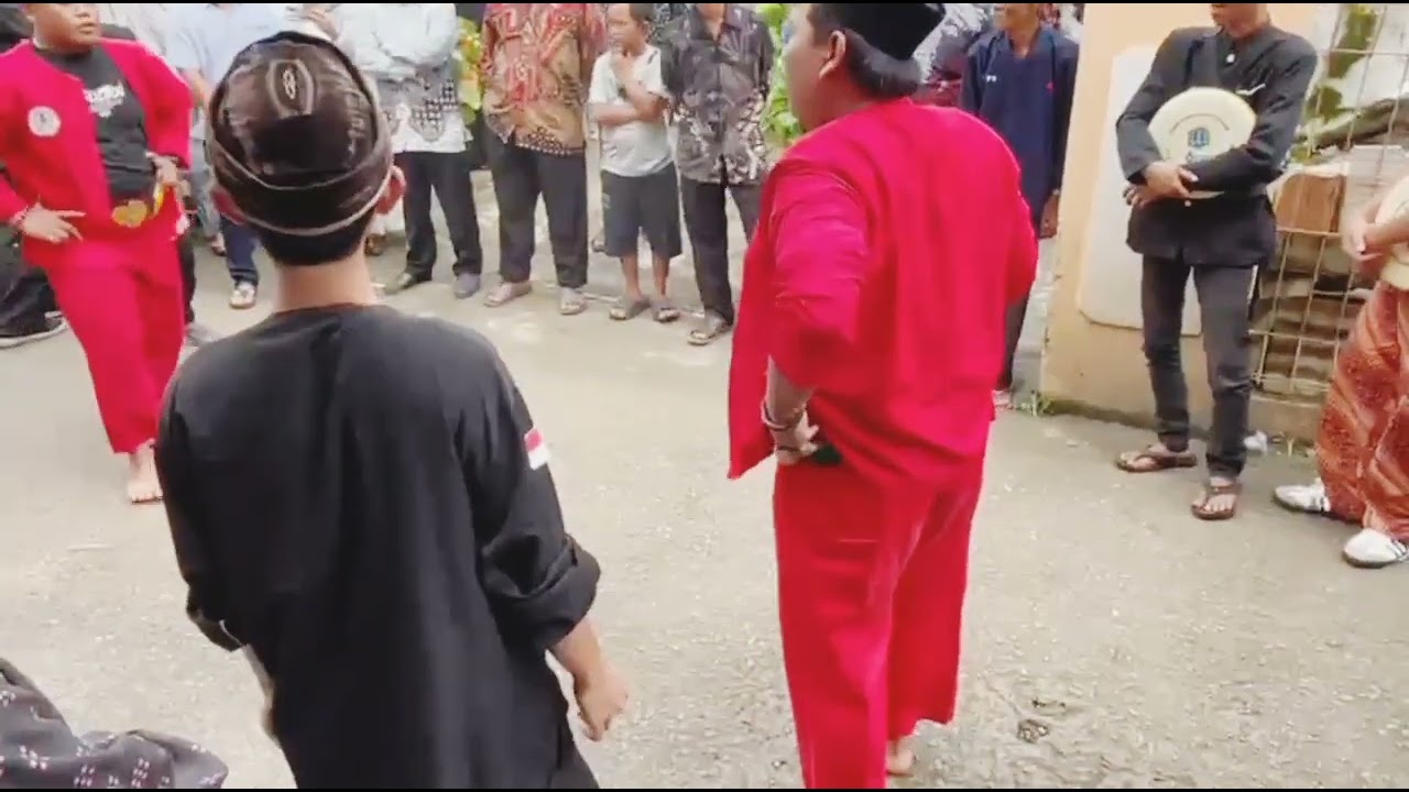 Maen palang pintu di kerawang maafin ye baru belajar