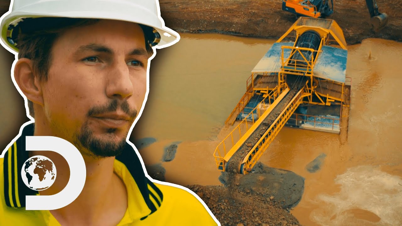 Parker Tries The Most Advanced Floating Wash Plant In The World! | Gold Rush: Parker’s Trail