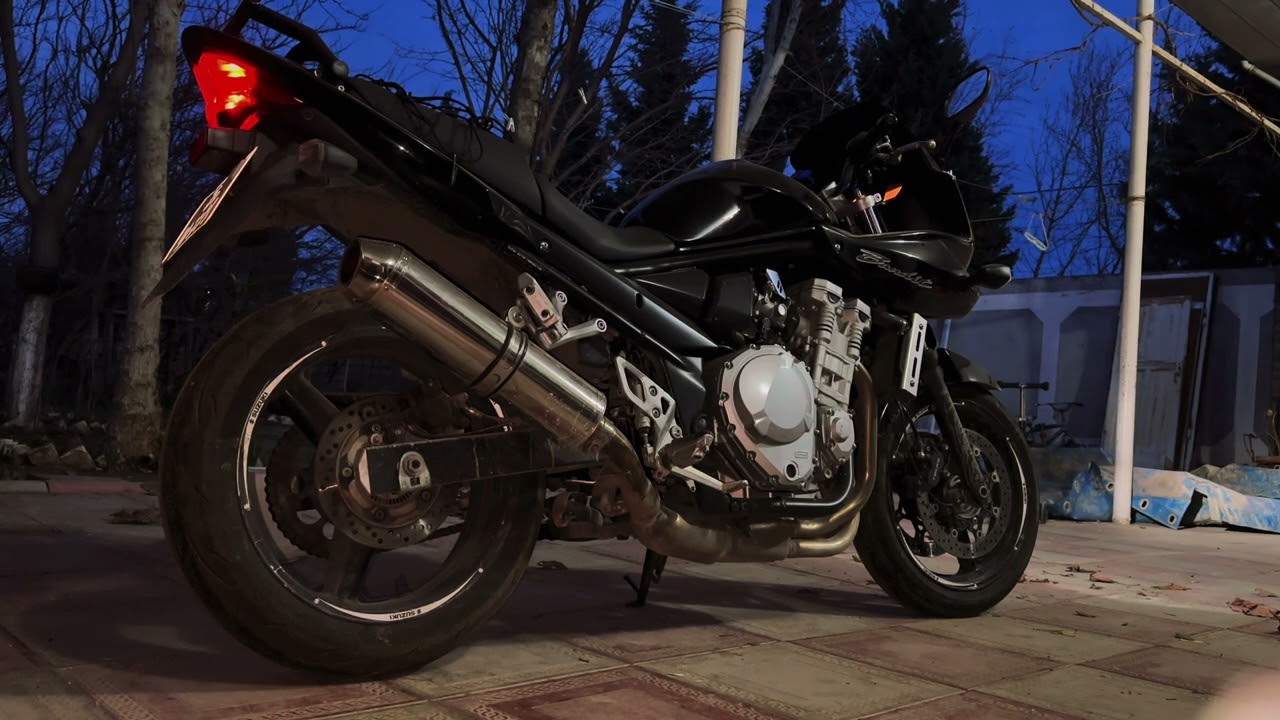 Suzuki Bandit GSF650SA 43k km cold start after a month&exhaust sound. 