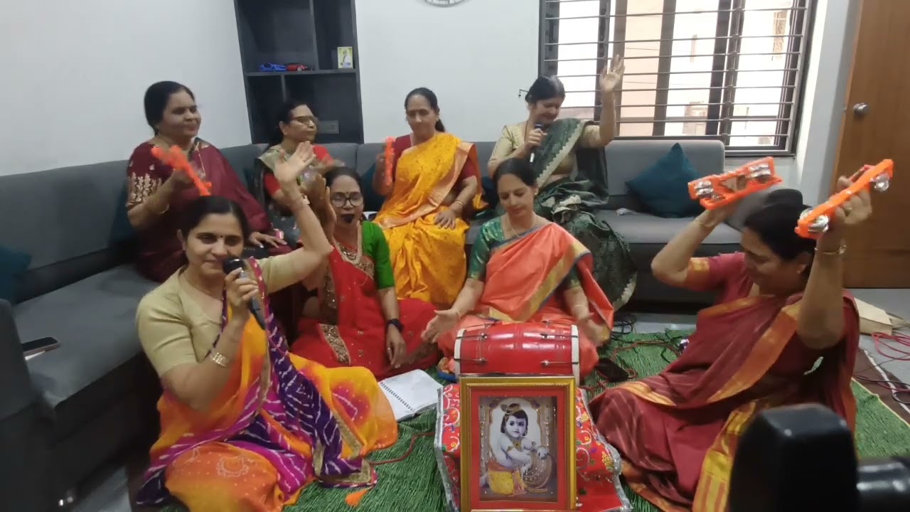 ભજન નીચે લખ્યું છે.દક્ષા ગોહિલ. જોરદાર ભકિતમય ભજન છે.અંત સુધી જોશો.આનંદ થશે.શ્રી સખીભજન મંડળ.  