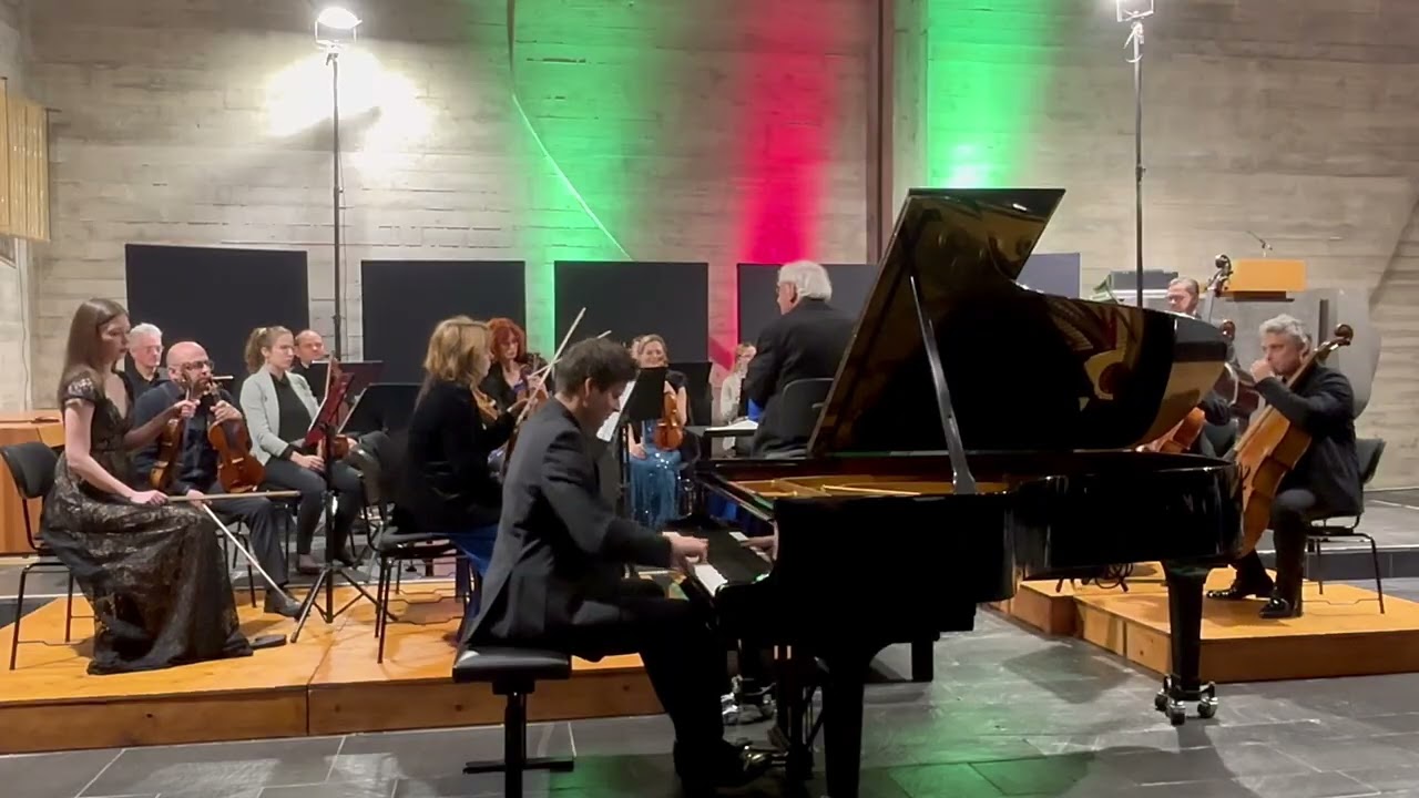 L. v. Beethoven: Piano Concerto Nr. 2 op. 19 in B-flat major