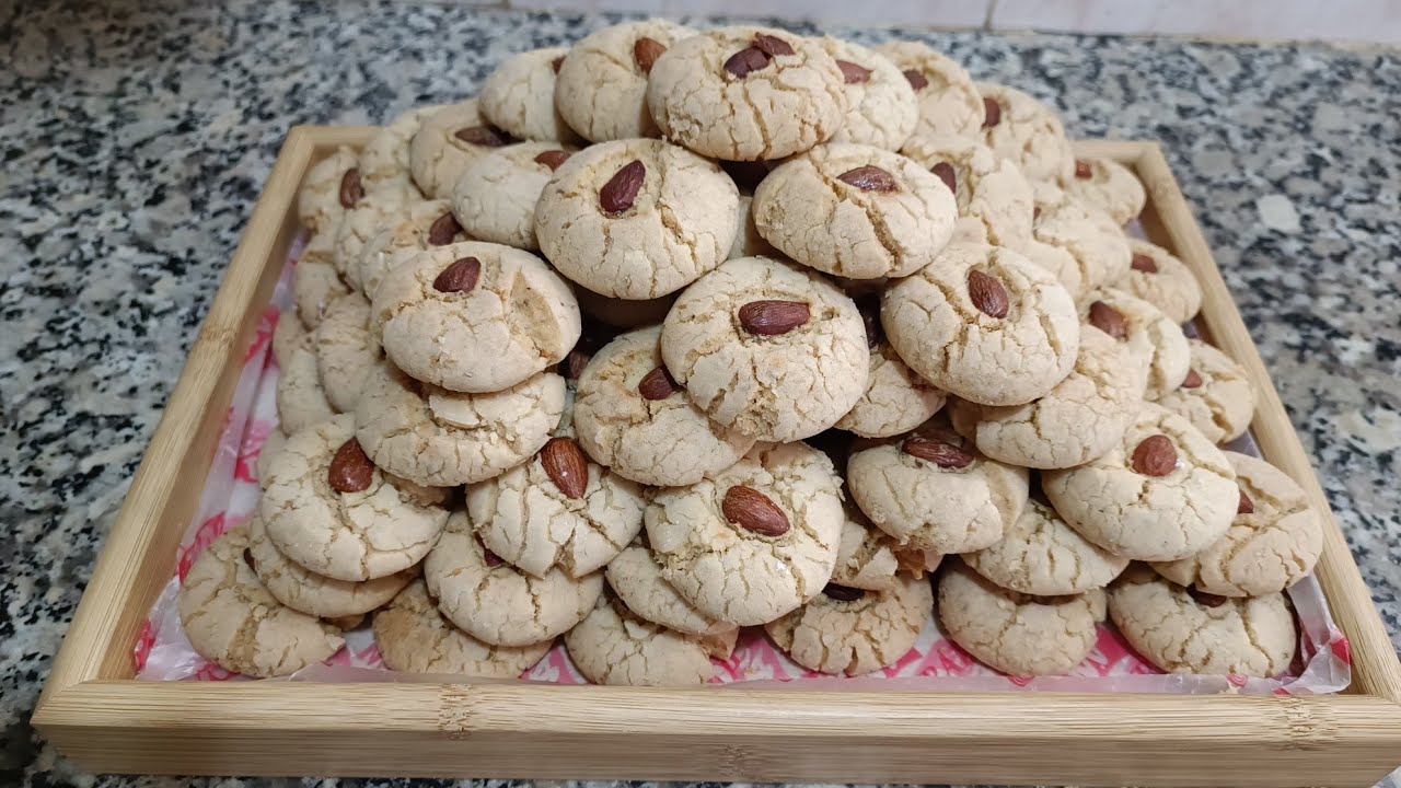 حلويات العيد 🎊 غريبة بكاوكاو والجلجلان والقرفة كتجي خطيرة في المذاق 😋 واقتصادية كتعطي كمية وفيرة👌👍