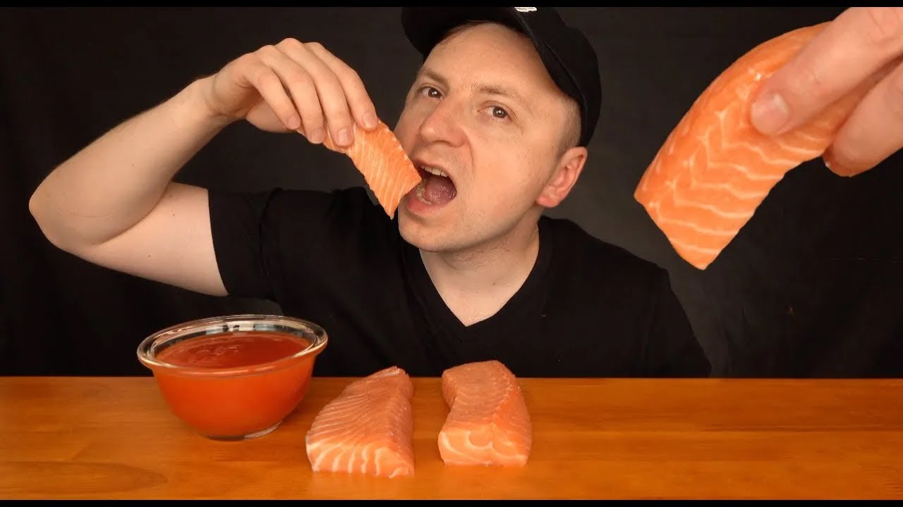 ASMR MUKBANG GIANT SALMON SASHIMI WITH SPICY SAUCE [No Talking]