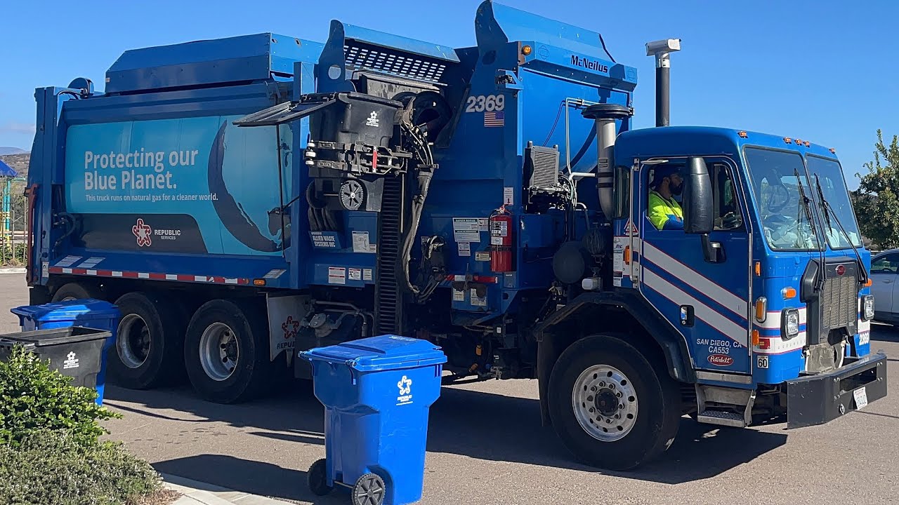 Super Fast Republic Services McNeilus ZR on Trash