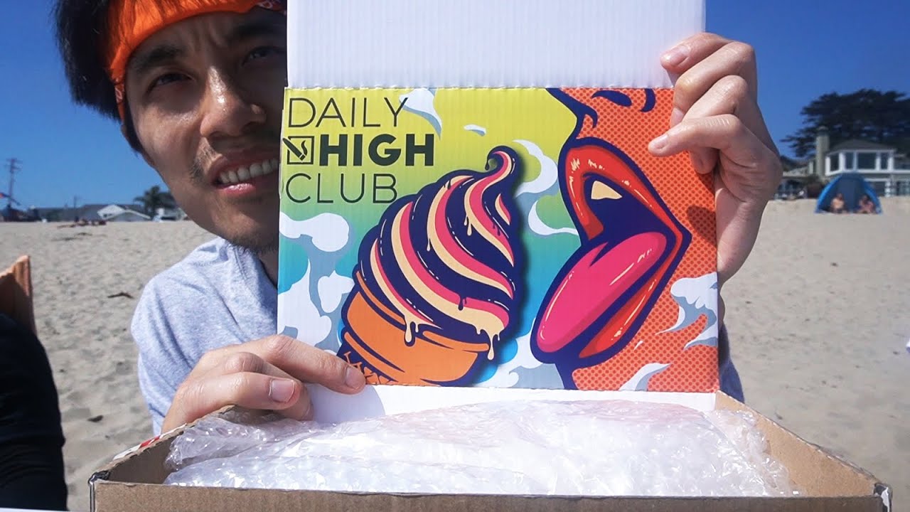 DAILY HIGH CLUB UNBOXING AT THE BEACH