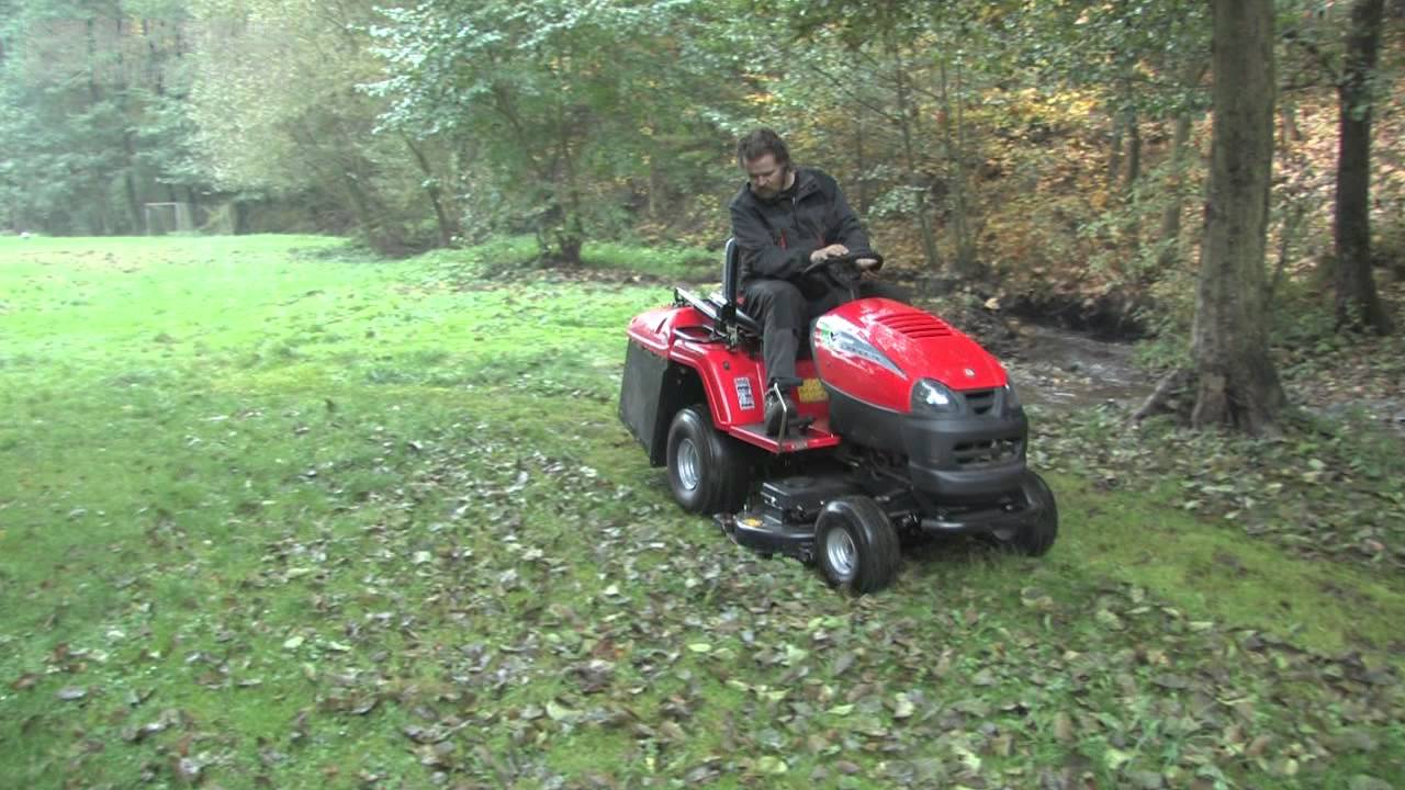 Český zahradní traktor Riviéra - Sečení mokré trávy a sběr listí
