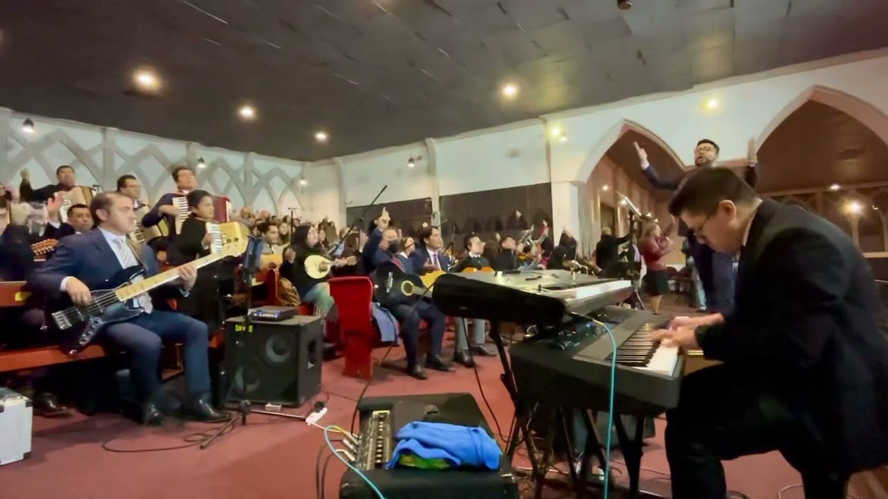 Coros Unidos - A Dios sea la Gloria - Bajo y Piano