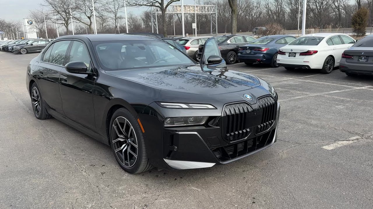 Pre-Owned 2023 BMW i7 xDrive60 at Fields BMW Northfield | Northfield, IL