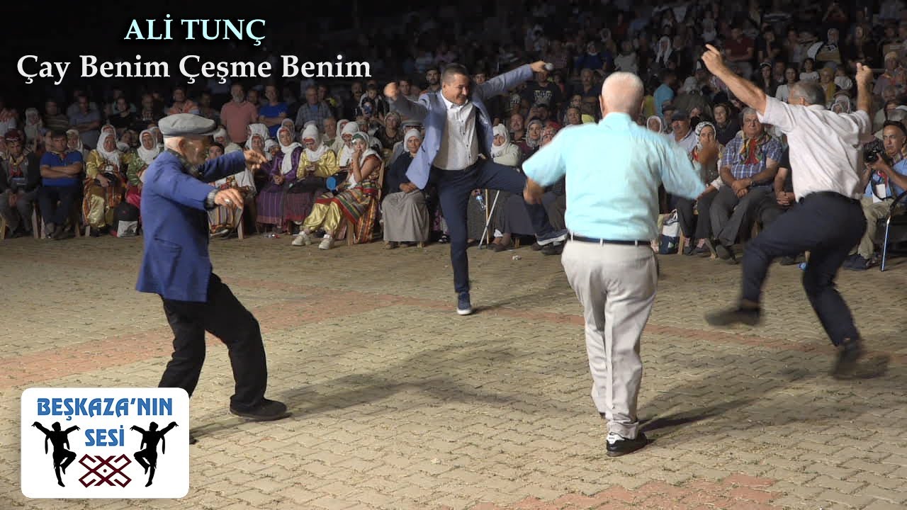 Ali Tunç - Çay Benim Çeşme Benim  (Canlı Performans)