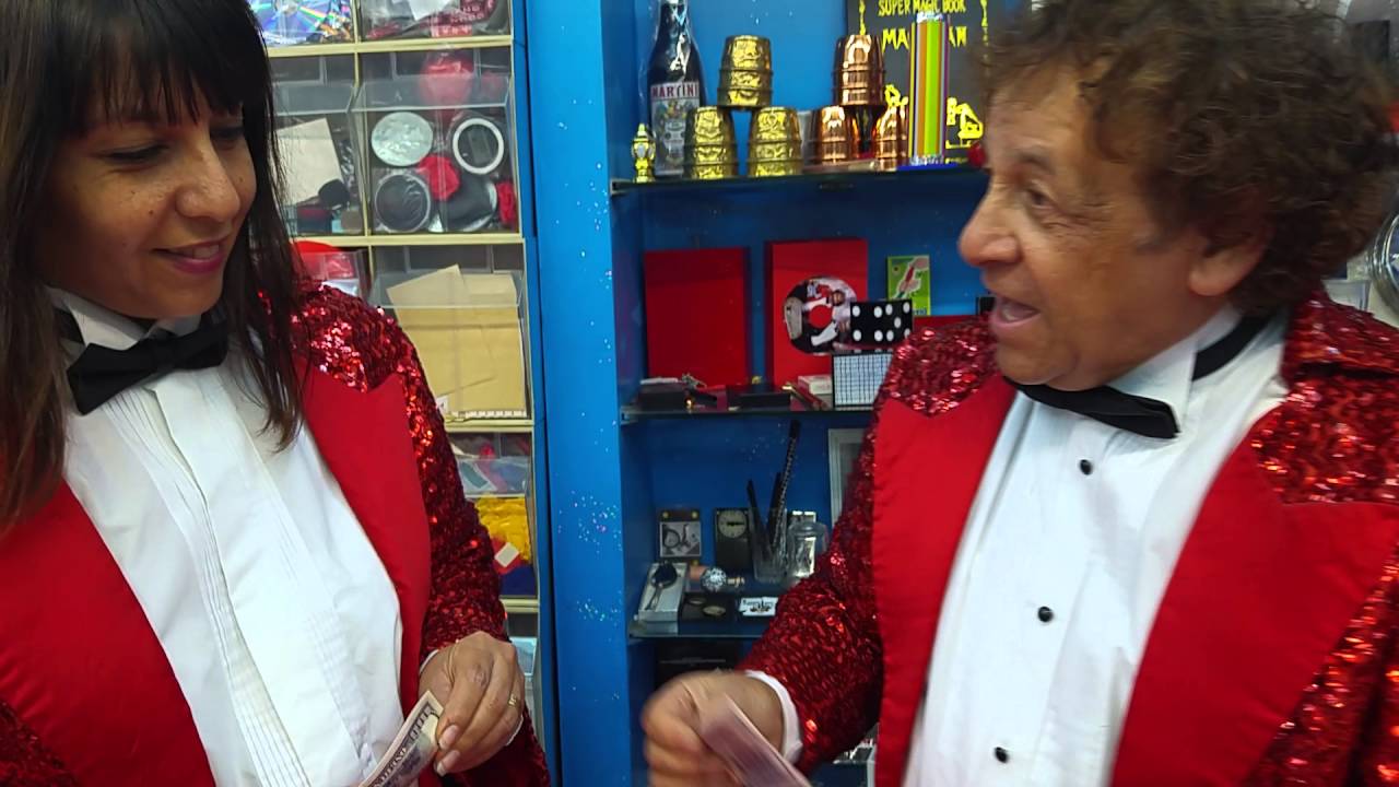 מרכז הקסמים מדפיס דולרים