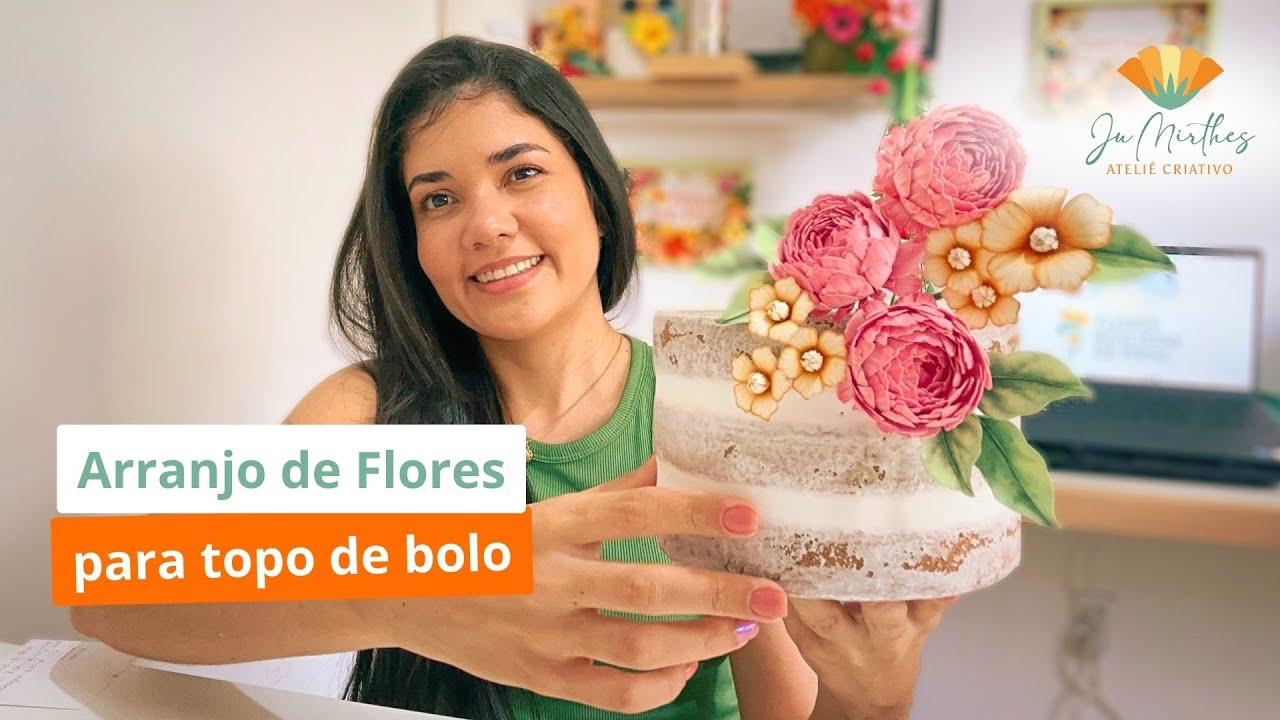Montagem de Arranjo com Flores Realistas de Papel.