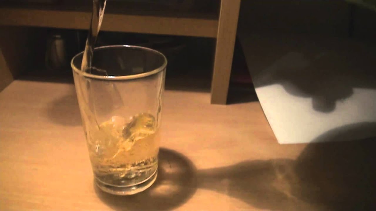 Sony HDR XR 550 - Pouring the juice Slowmotion