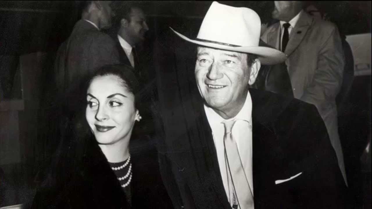 John Wayne et Pilar Pallete - 7'15