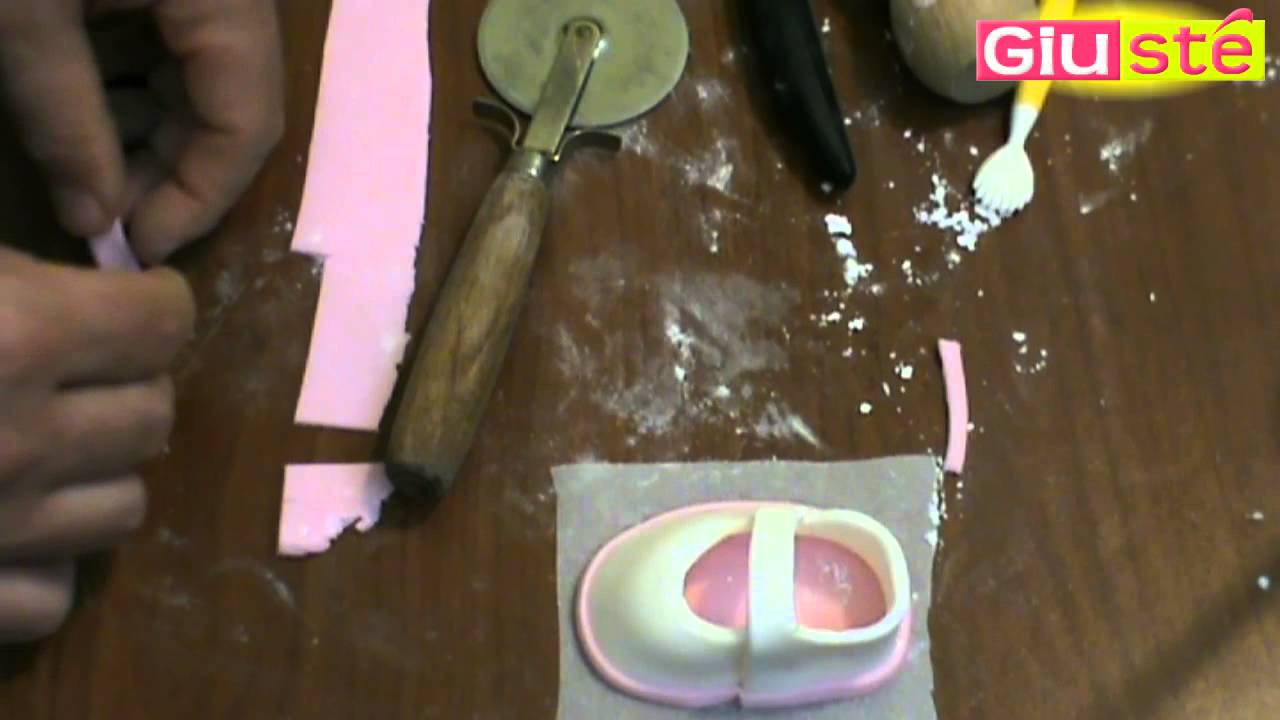 Chaussures de bébé en pâte à sucre