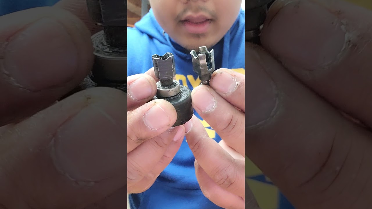 How to remove Center Diff oil and Replaced Outdrive diff on Kraton 6s! ^^