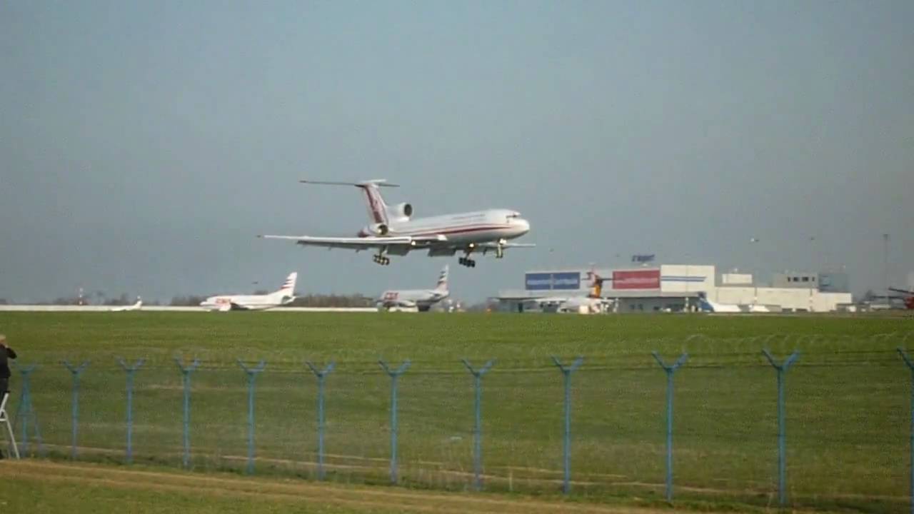 Polish Air Force Tupolev 154 landing in Prague two days before its crash in Smolensk