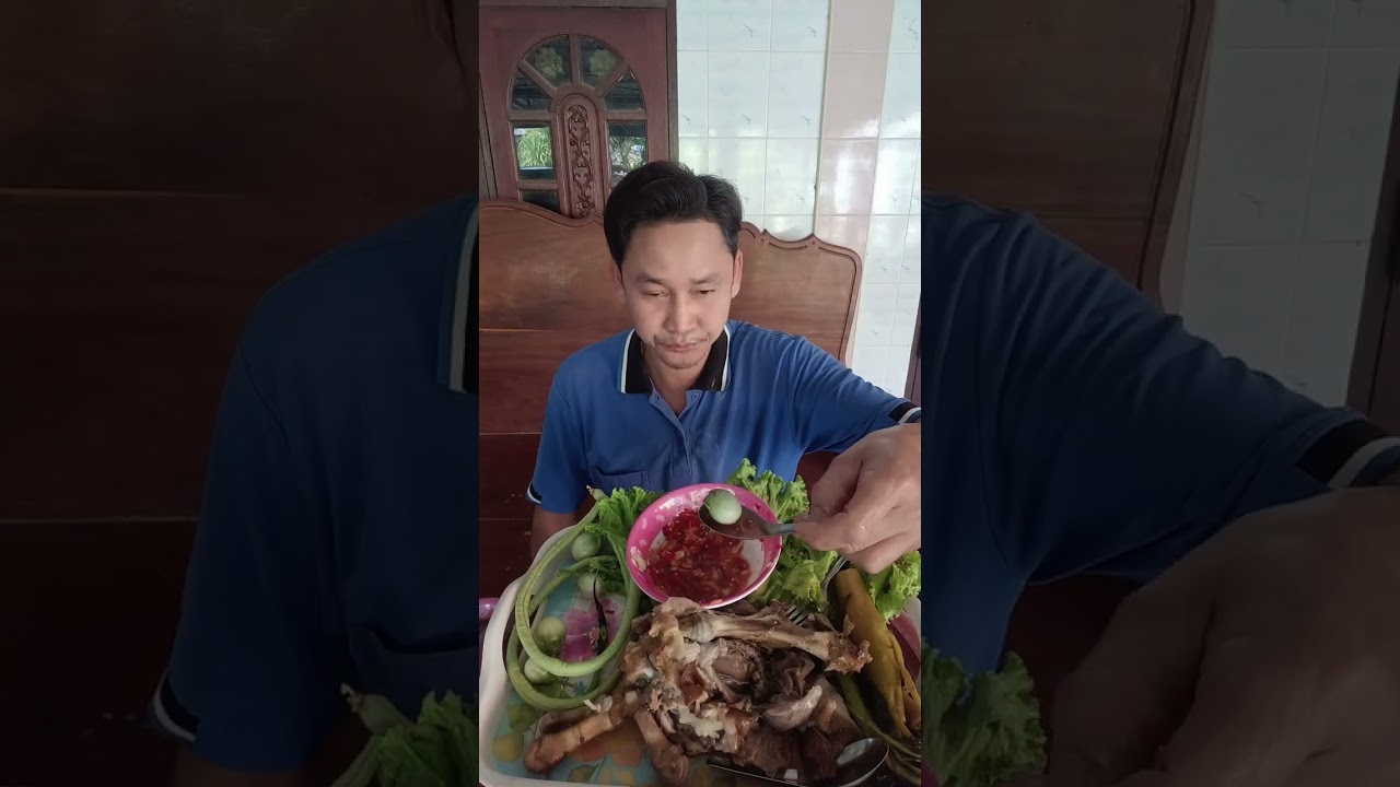 ขาหมูตุ๋นยาจีนกินกับน้ำจิ้มรสเด็ด แซ่บๆนำกันครับพี่น้อง