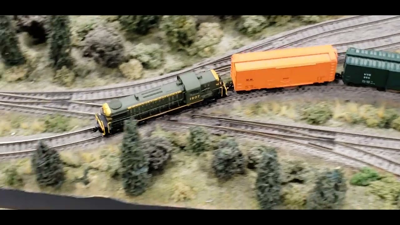 MODEL TRAINS Small N Scale Layout at 2022 06 18 Montreal Model Train Expo