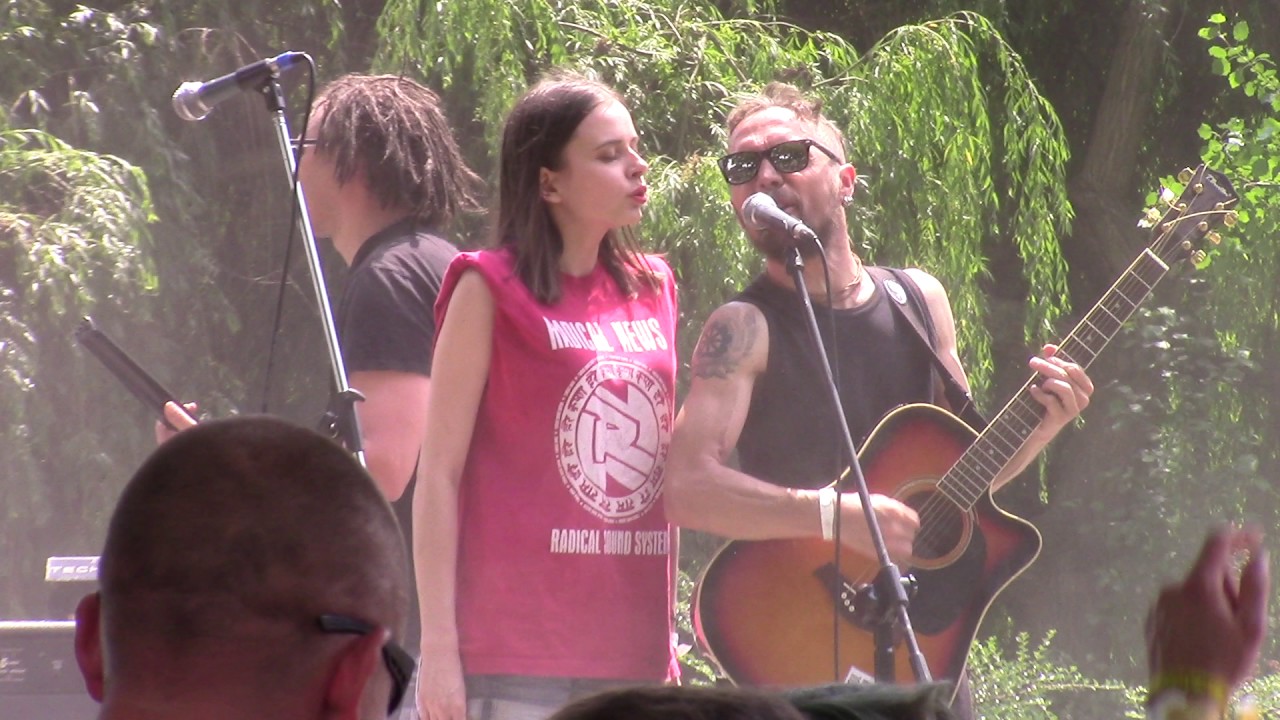 Ga-Ga Zielone Żabki - Numerek w krzaczkach (akustycznie) Czochraj Bobra Fest 2017 Namysłów [HD]