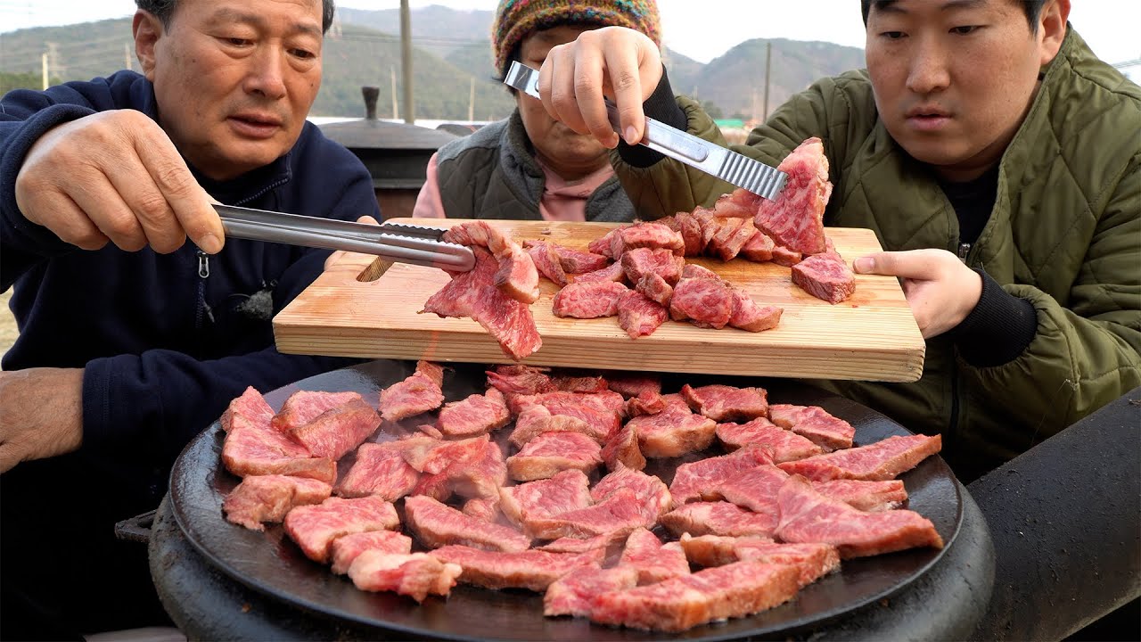 Жареные на углях корейские говяжьи ребра HANWOO - шоу еды Mukbang.