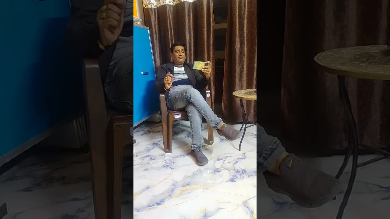 Tum itna jo muskura rahe ho