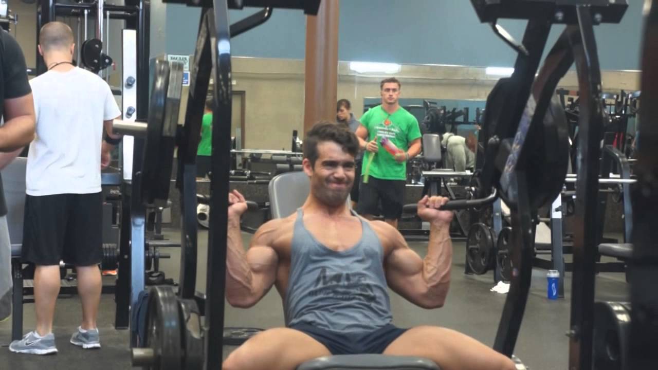 Bodybuilding and Beach Lifestyle: Giving Maxx Chewning a Taste